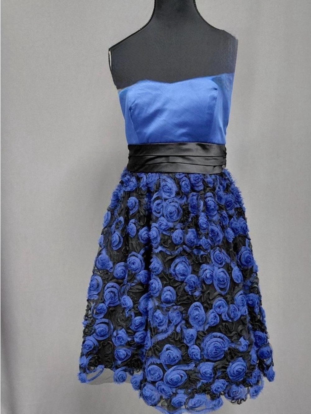XOXO blue and black roses prom dress